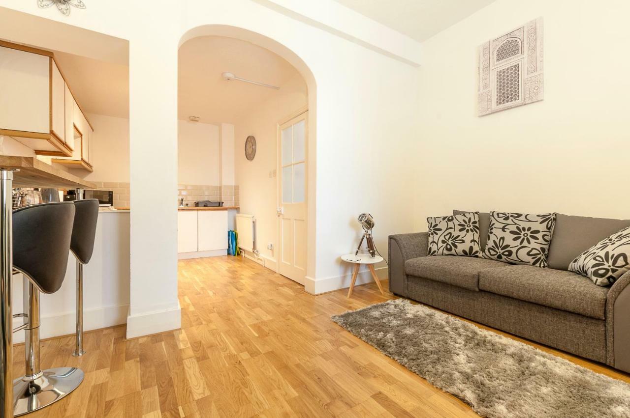 Apartment Beautiful 5 Min Walk Quay