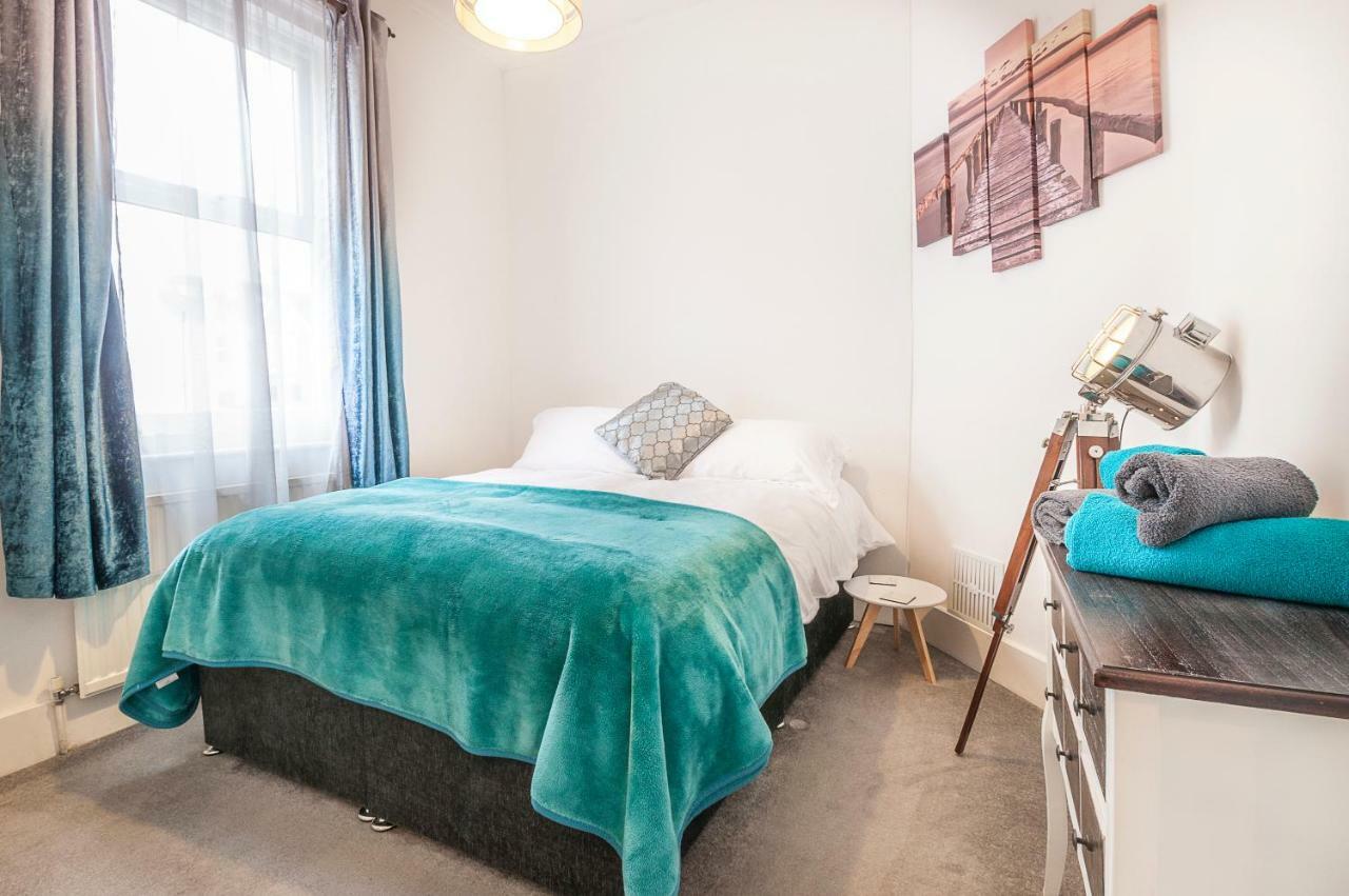 Beautiful 5 Min Walk Quay Apartment