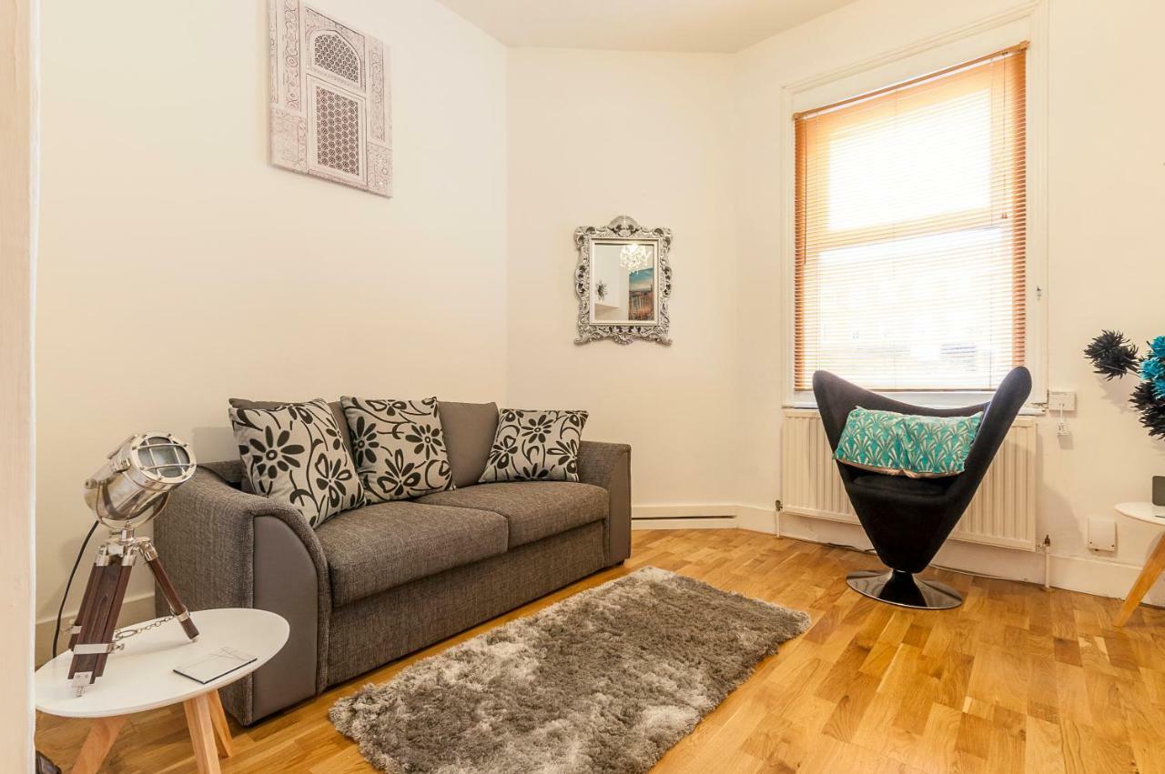 Beautiful 5 Min Walk Quay Apartment